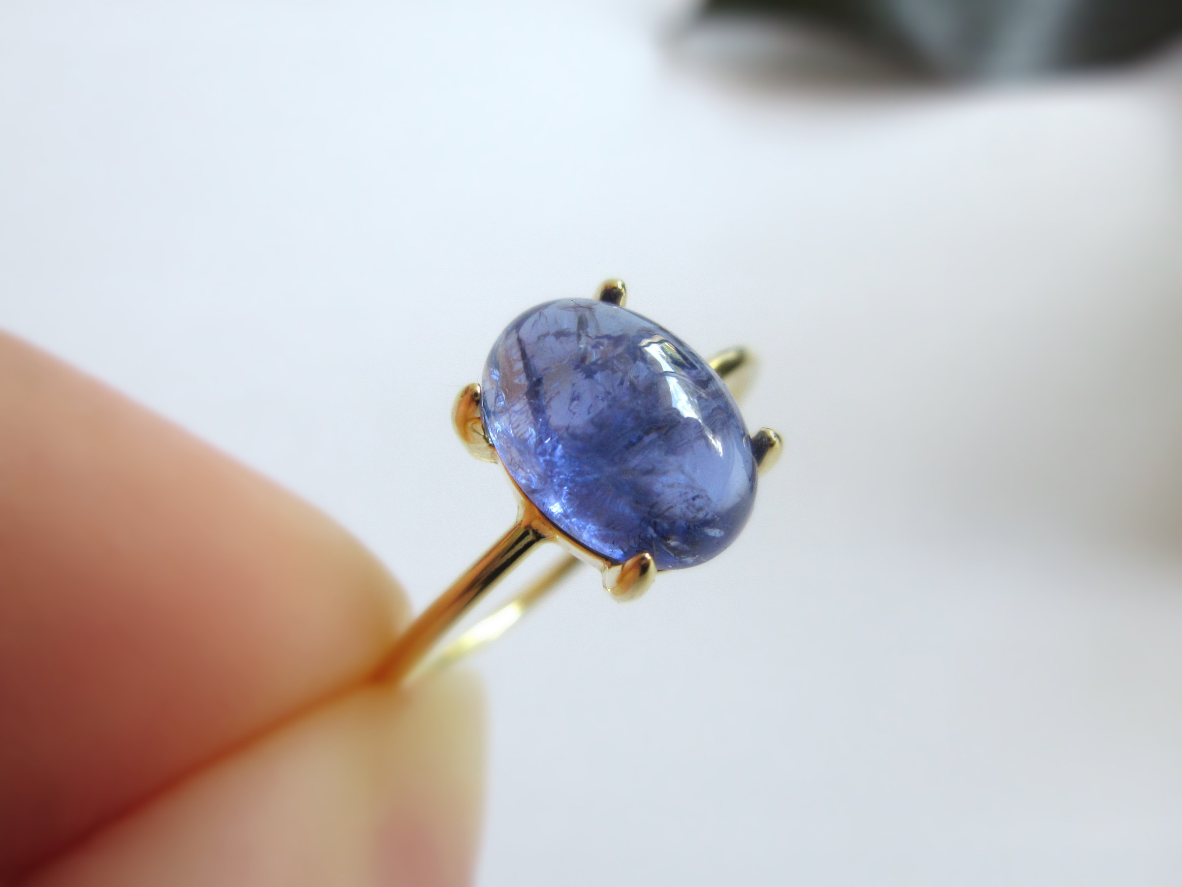 【12月の誕生石】8×6mm発色美「バイカラータンザナイト」オーバルカボションリング