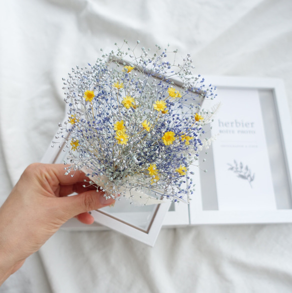 5日以内発送　かすみ草のブーケ　二つ折り写真立て 2Lサイズ        Ω 人気・おすすめ｜使いやすい・旅行におすすめ 品質保証 全国発送 正規品・日本国内発送・安心保証付き