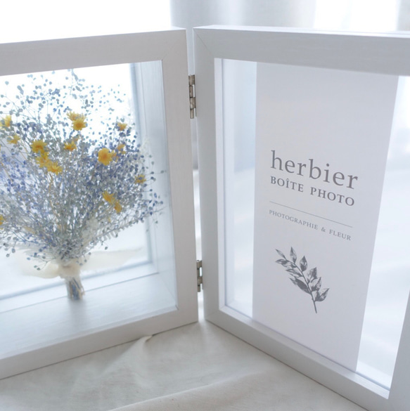 5日以内発送　かすみ草のブーケ　二つ折り写真立て 2Lサイズ        Ω 人気・おすすめ｜使いやすい・旅行におすすめ 品質保証 全国発送 正規品・日本国内発送・安心保証付き