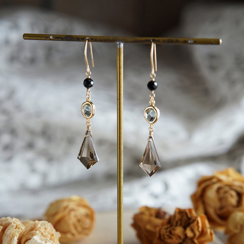 14kgf☆スモーキークォーツとグラスストーンのピアス ピアス（フック  