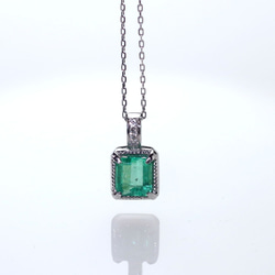 Pt900　エメラルドペンダント 0.82ct 1枚目の画像