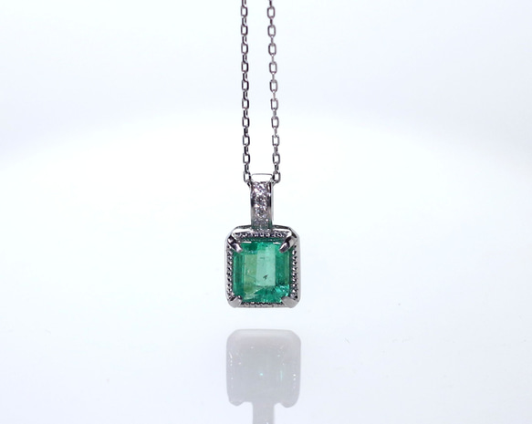 Pt900　エメラルドペンダント 0.82ct 1枚目の画像