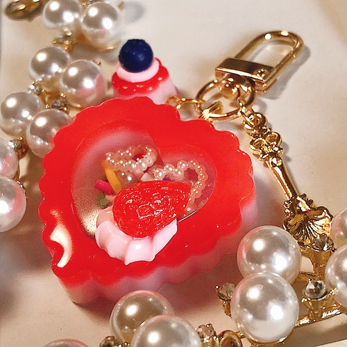 いちご☆パフェ555☆リメイク☆ぷっくりハートキーホルダー４個セット いちごプリンパフェ◇ハートシェイカー シャカシャカキーホルダー