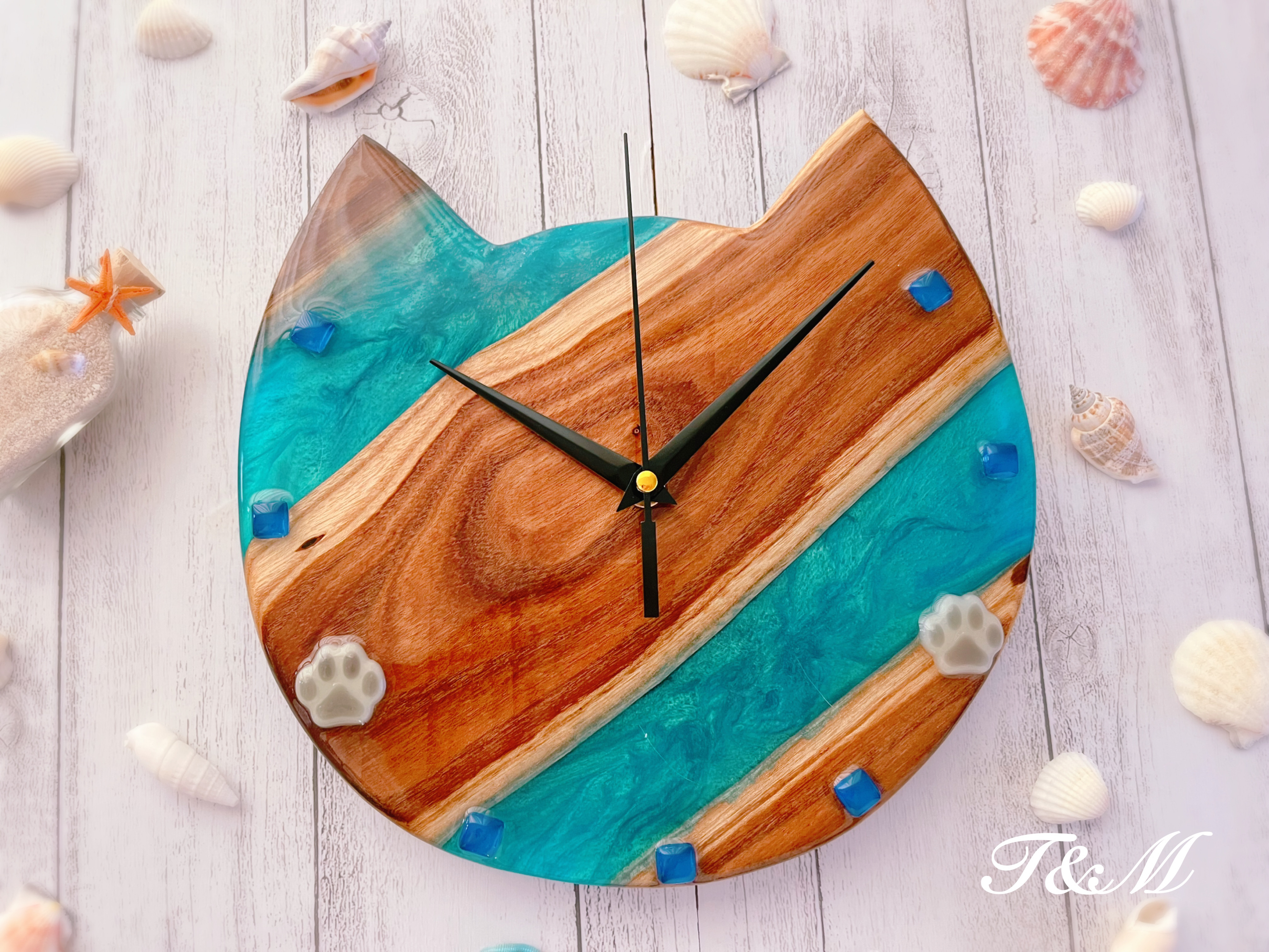 ウッド レジン 猫型　壁掛け時計 (ブルー / 青 /海 / 猫 /蓄光 )　【1点もの】