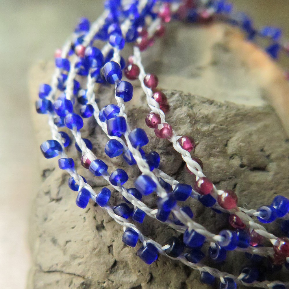 アンティーク　糸　ガーネット　＆　青　ネックレス　百世 momotose（東）