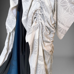 ドレープ際立つ着物ガウン 裾袖クシュ 羽織 着物リメイク シアー 和柄 衣装 グレー 男女兼用 フリーサイズ k5817 3枚目の画像