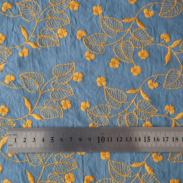 上質な刺繍♪【綿100%】小花と葉っぱのクロスバンド◆淡い水色×黄刺繍◆幅8cm 7枚目の画像