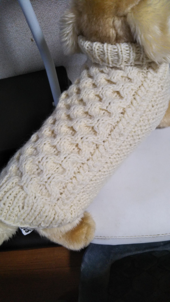 【犬用セーター】Ｍサイズ伝統のハチの巣編み出来ました❢ 2枚目の画像