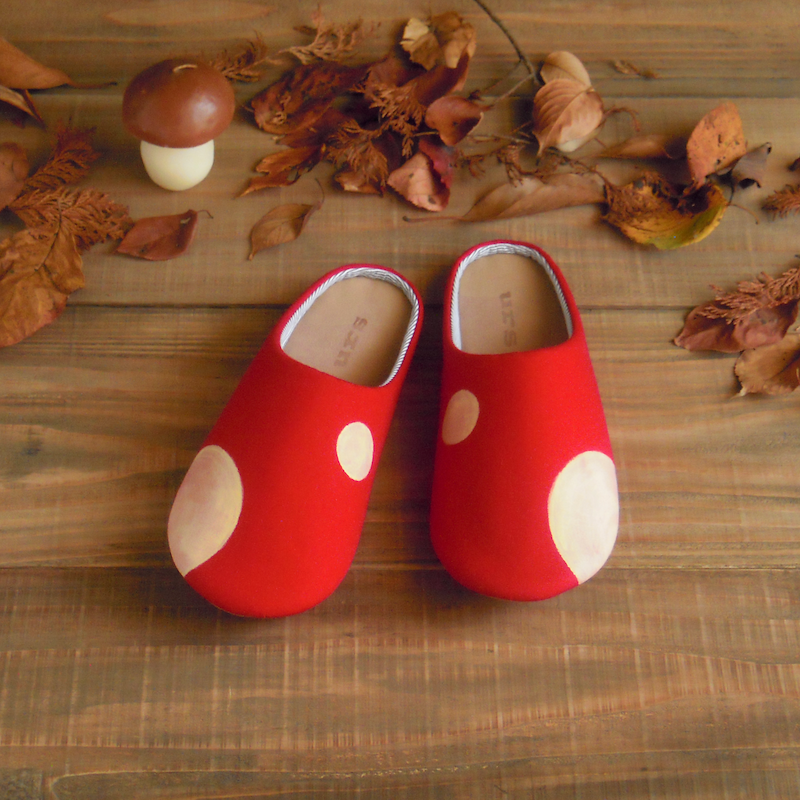 キノコティック４／ルームシューズ　すべらない、オールシーズンOKの丈夫な洗える室内履き(スリッパ)