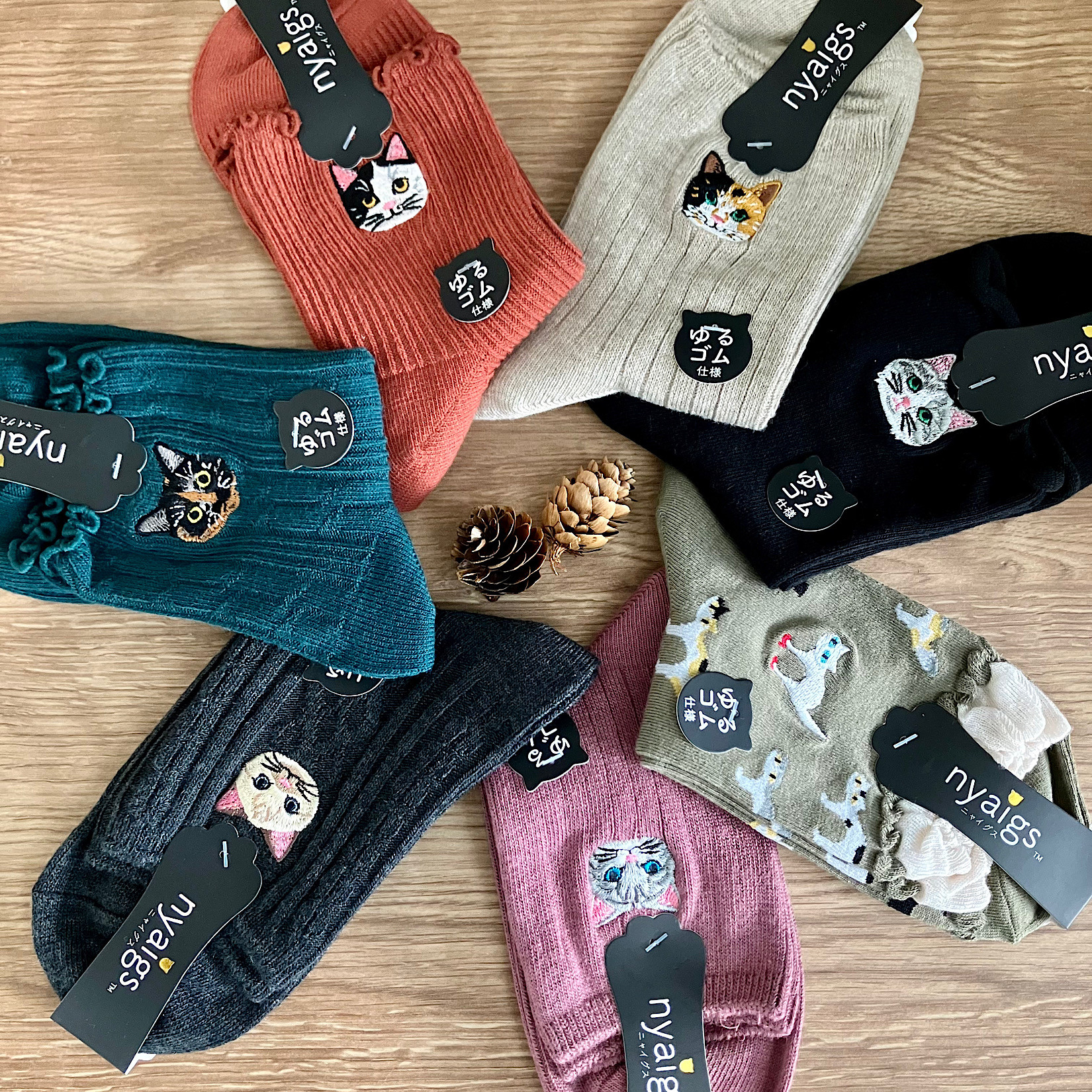 季節の毛並みまで感じる猫さん刺繍の靴下_7足セット