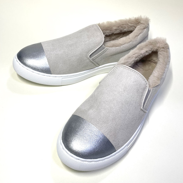 充滿溫暖的圍巾內飾 ♪ 雙色圍巾懶人鞋 (淺灰色 x 銀色) 22.5 厘米 - 25.0 厘米 第1張的照片