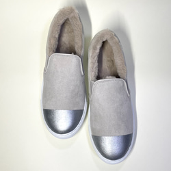 充滿溫暖的圍巾內飾 ♪ 雙色圍巾懶人鞋 (淺灰色 x 銀色) 22.5 厘米 - 25.0 厘米 第2張的照片