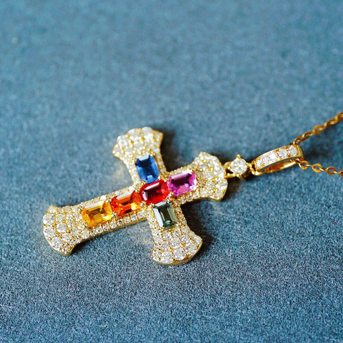 k18 天然ダイヤモンド付き マルチカラーサファイア十字架ペンダント