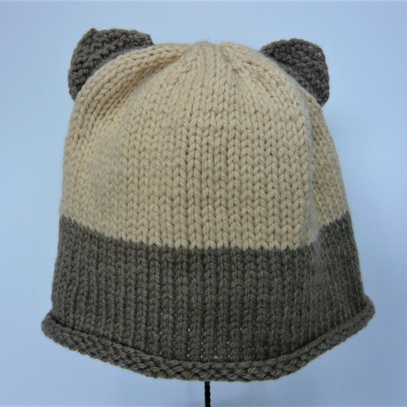 手編みキット　草木染毛糸で編むネコ耳帽子（茶色×うす茶色） 3枚目の画像