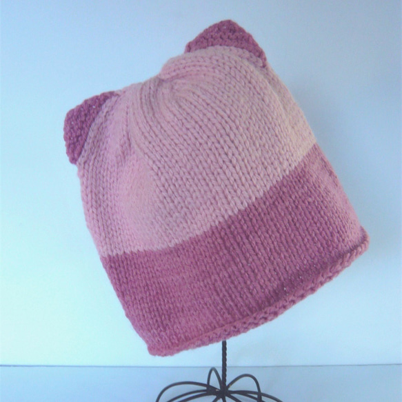 手編みキット　草木染毛糸で編むネコ耳帽子（ピンク濃淡） 2枚目の画像