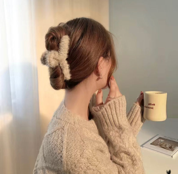 新品】ヘアクリップ ふわふわ ヘアアクセサリー ホワイト 韓国