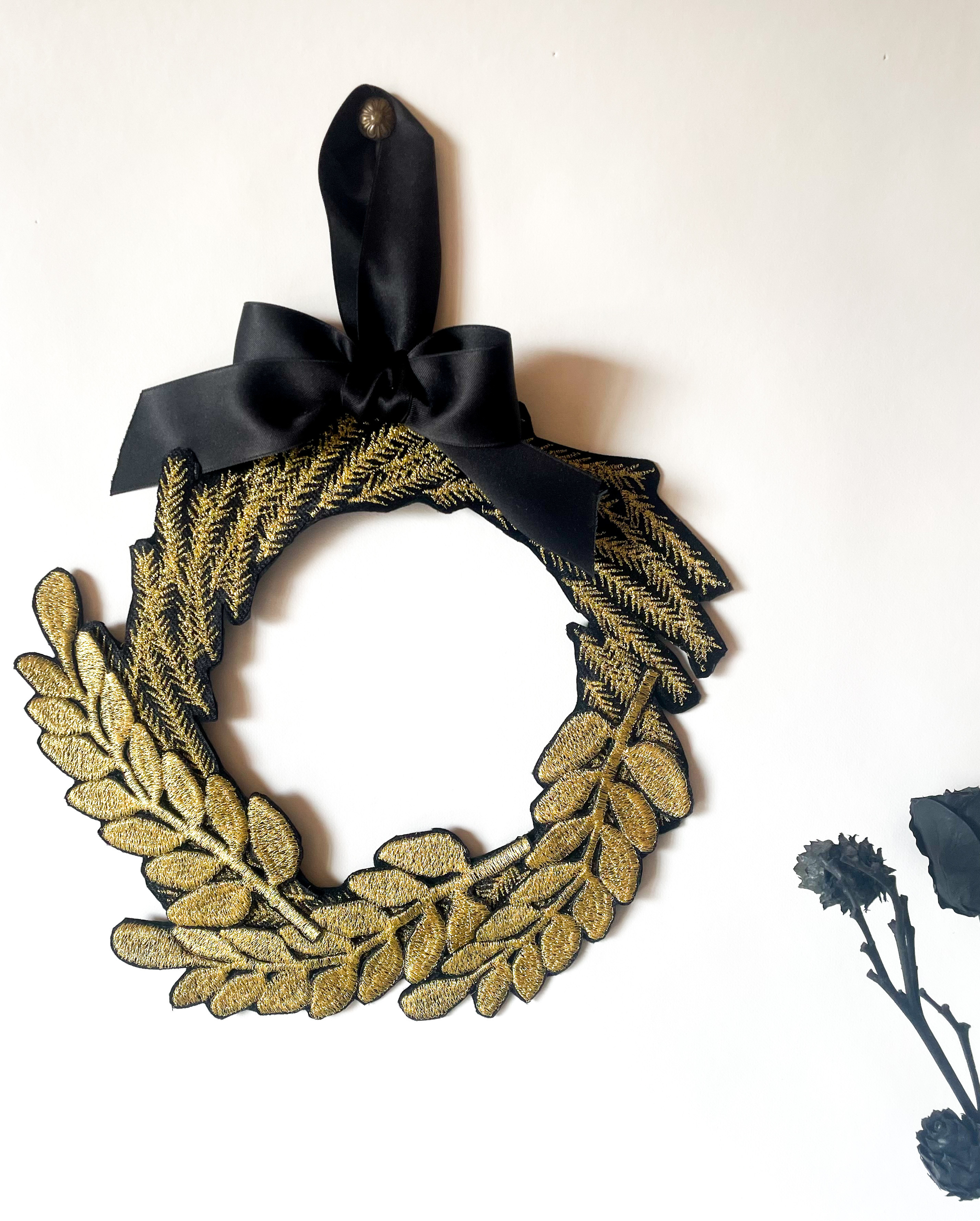 クリスマス【特集掲載】刺繍リース　ゴールド【送料無料】