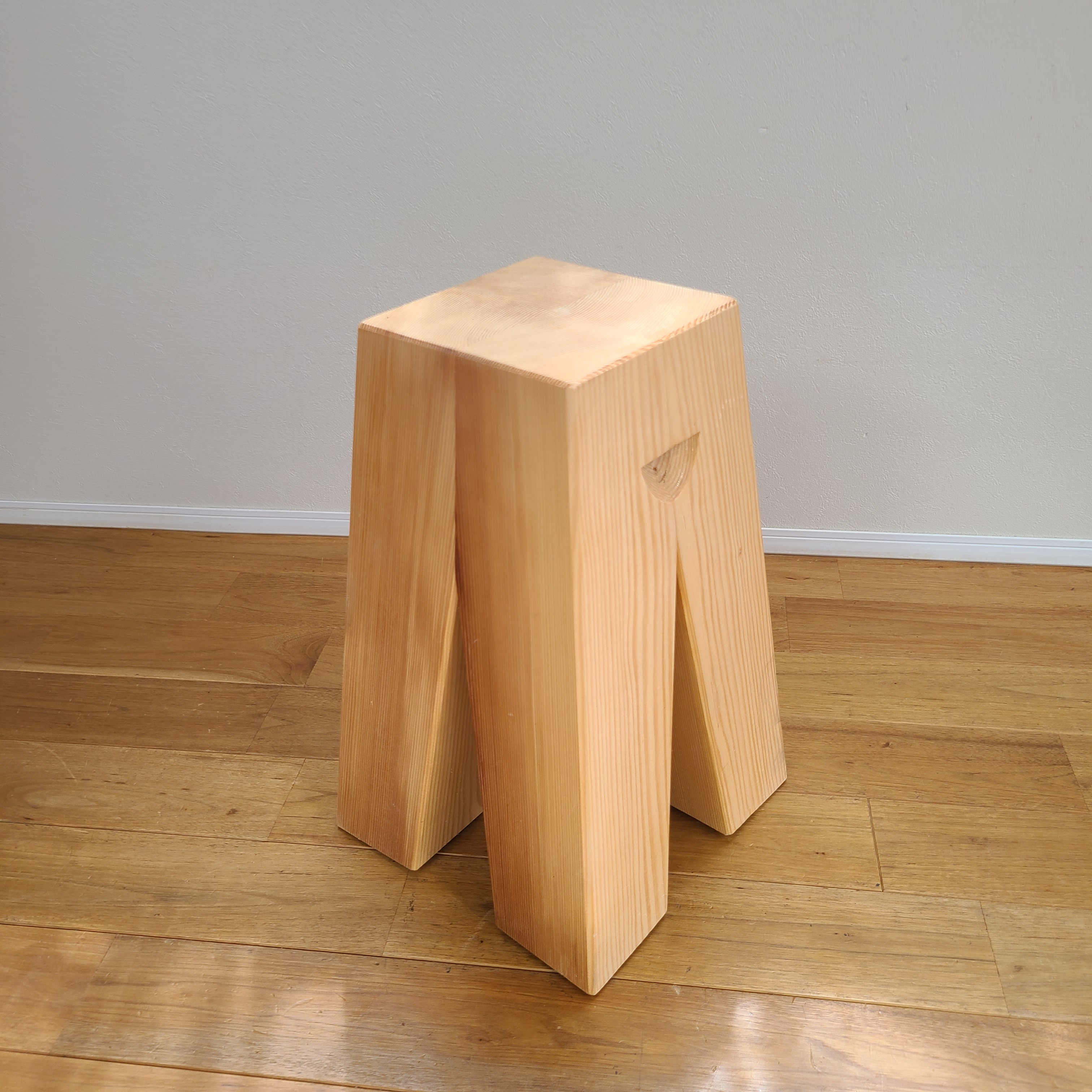 彫刻のようなスツール ナチュラル 木製 椅子 花台 サイドテーブル 椅子