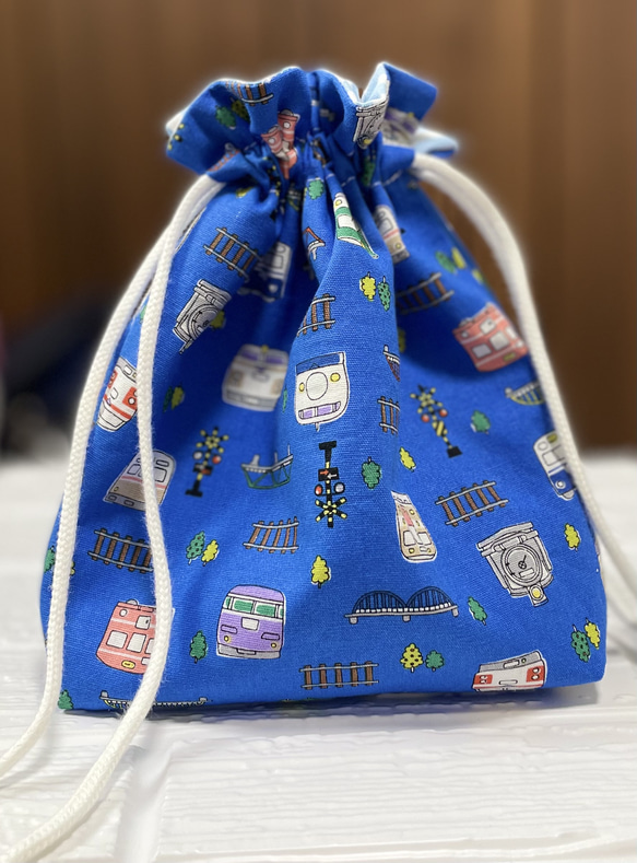 電車柄マチ付き巾着☆ブルー 給食袋 Cheek 通販 16483534｜Creema
