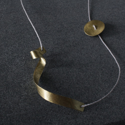 brass ribbon necklace 2枚目の画像