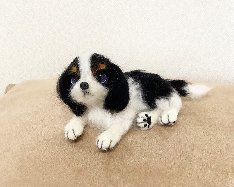 羊毛フェルト ハンドメイド　キャバリア 羊毛フェルトのおすわりキャバリア 犬のぬいぐるみ 羊毛フェルト