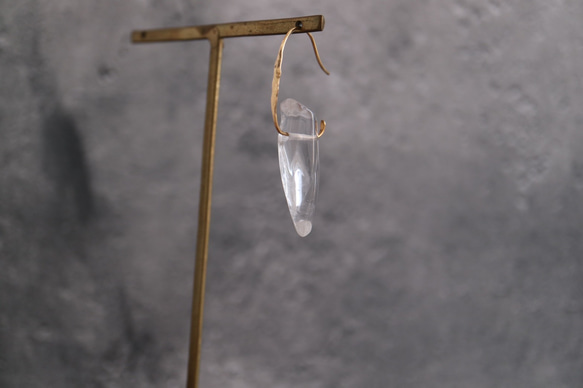 搖曳冰花耳環⁡/天然水晶18k金獨一無二單隻耳洞 第4張的照片