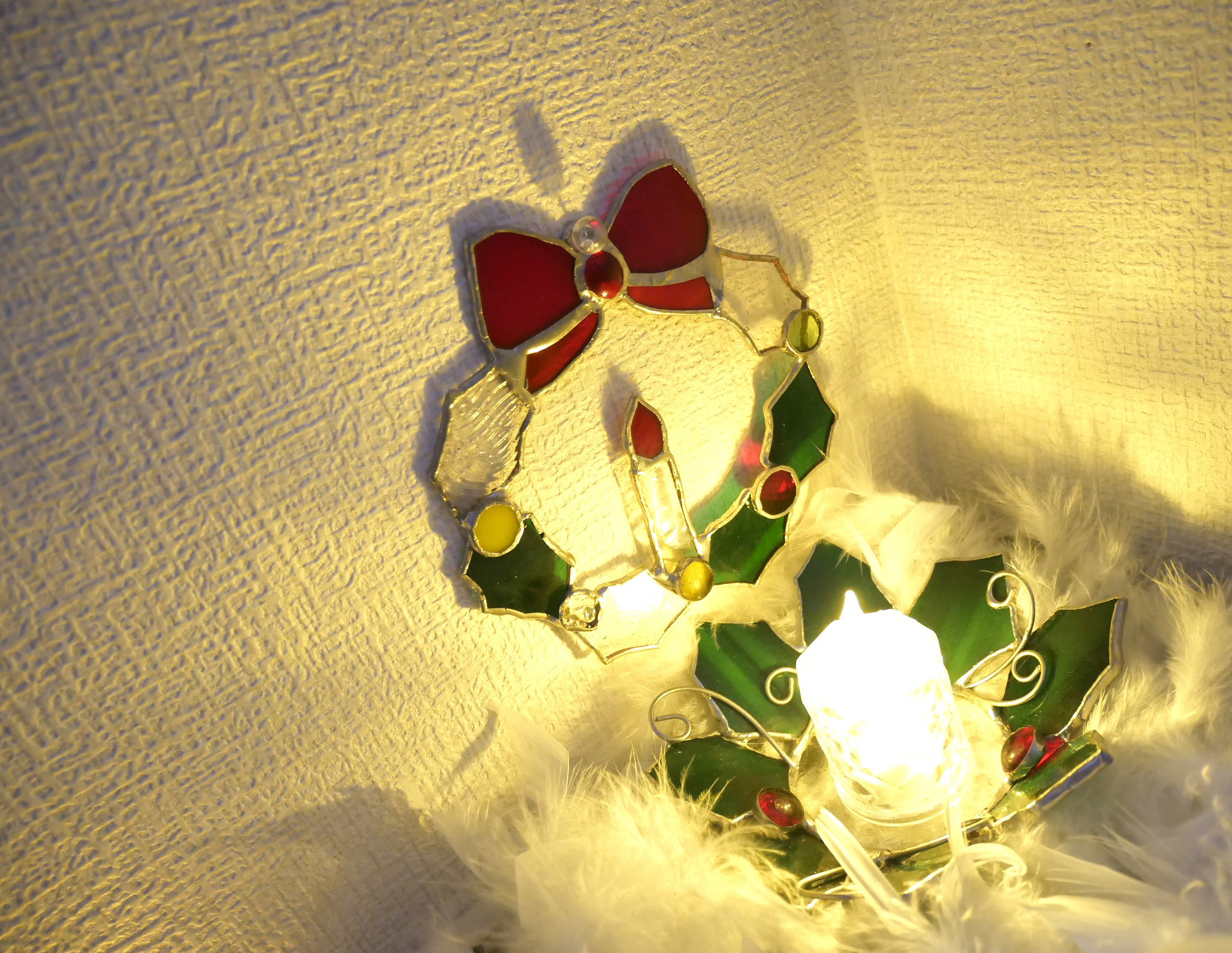 ✴︎:.カラフルクリスマスセット：ステンドグラスの光の魔法　柊のキャンドルホルダー＆かわいいリースのセット♪