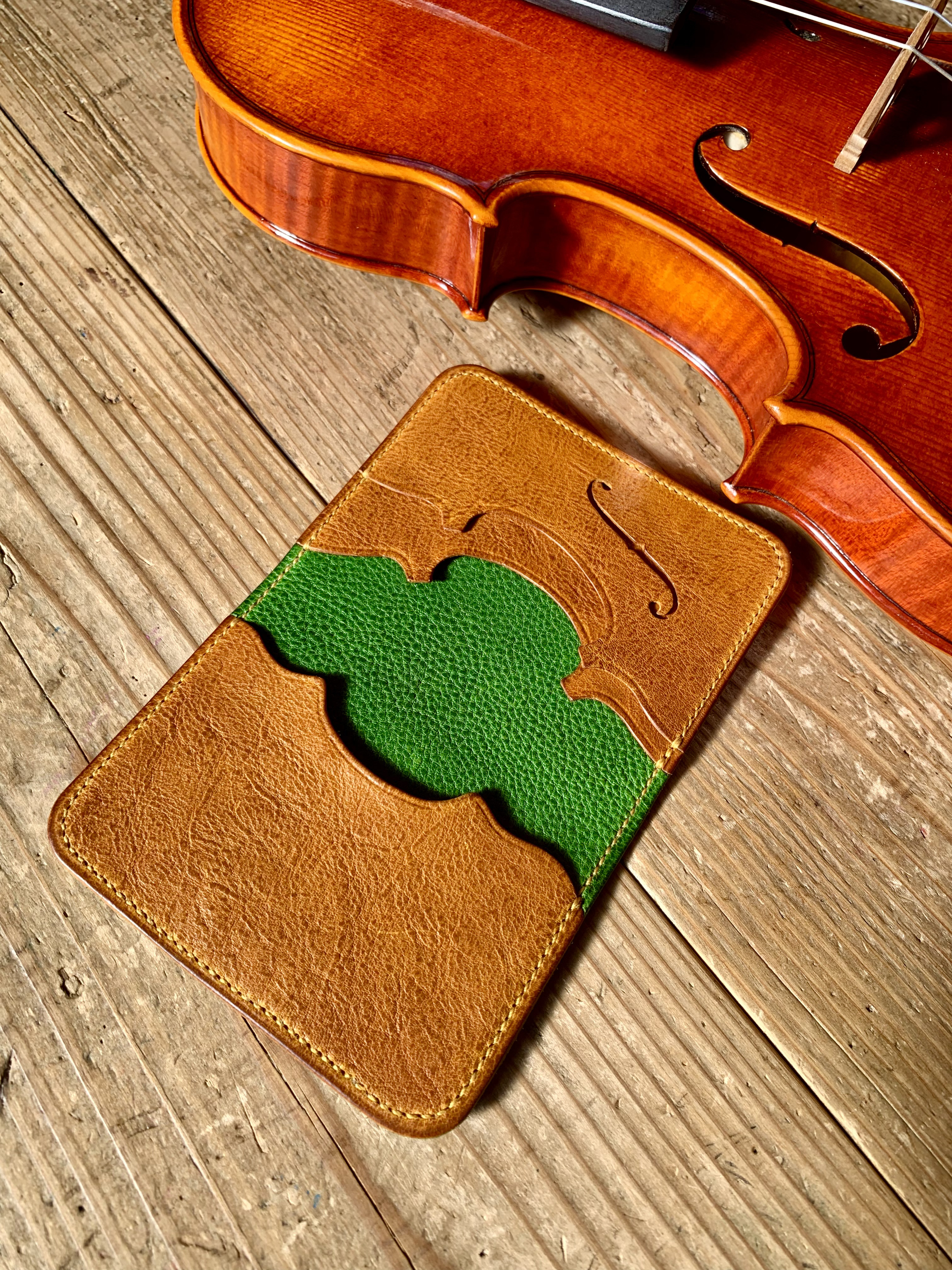 【受注制作】 手縫いで創った名刺入れ 『"Pagliaccio Verde" ‐ Topolino 190』