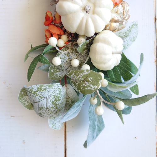 大人のハロウィンスワッグ ホワイトパンプキン オレンジ アート