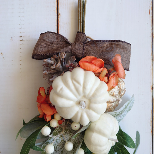 大人のハロウィンスワッグ ホワイトパンプキン オレンジ アート