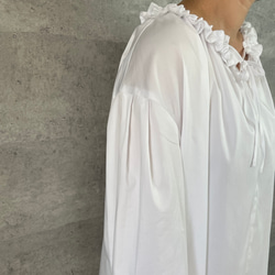 M~XXL着用OK♡超ゆったり大人可愛い♡着回し優秀フリルブラウス 白【フリー】フォーマル KMC-714 759359 6枚目の画像