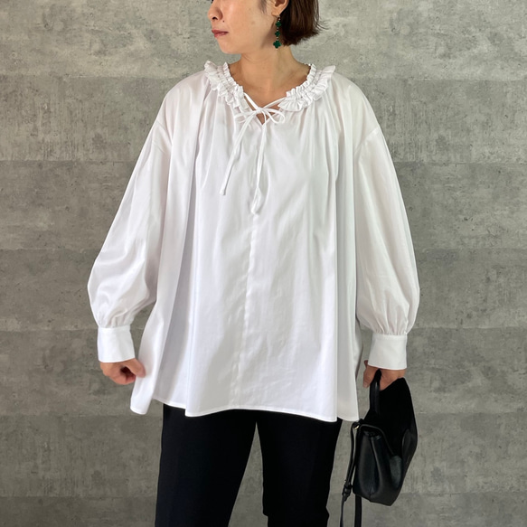 M~XXL着用OK♡超ゆったり大人可愛い♡着回し優秀フリルブラウス 白【フリー】フォーマル KMC-714 759359 2枚目の画像