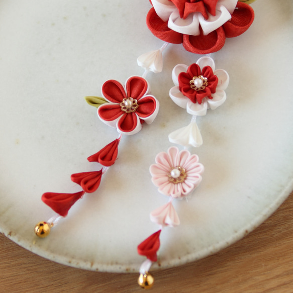 【七五三】正絹　ハレの日飾り　3段花と花下がり　赤 4枚目の画像