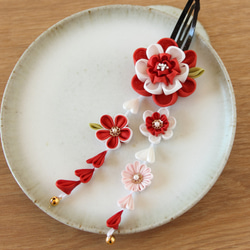 【七五三】正絹　ハレの日飾り　3段花と花下がり　赤 3枚目の画像