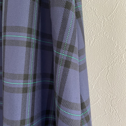 ウールのチェック柄のフレアスカート(ブルー) 4枚目の画像