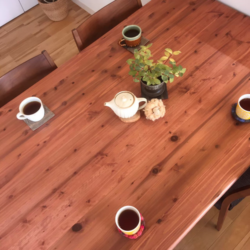 国産杉のダイニングテーブル】150×80㎝ 無垢材 カフェ風 北欧風 角が丸く安心安全【サイズ・カラーオーダー可能】 ダイニングテーブル のすけ工房  通販｜Creema(クリーマ) 11709324