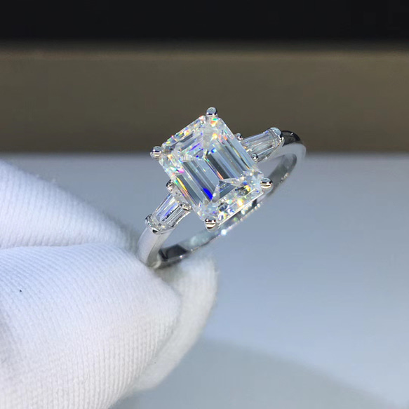 newデザイン】エメラルド モアサナイト ダイヤ リング 指輪・リング  