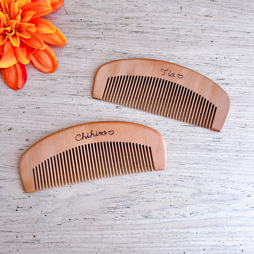 名入れ桃の木櫛〜出産祝い 誕生日 女の子の贈り物に コーム shizuka