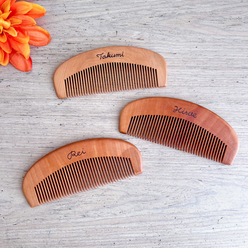 名入れ桃の木櫛〜出産祝い 誕生日 女の子の贈り物に コーム shizuka