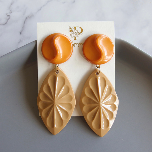 1点物⚠️　チュール　ベージュ　ボタン　ピアス　イヤリング　リボン　ヴィンテージ ヴィンテージ刺繍リボンピアス / ホリデーピアス / ウェディングピアス