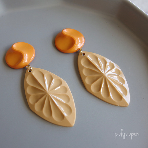 144 ボタン盛りカボション✖︎CCBチャーム✖︎パール等々　ピアスorイヤリング No.973 3セット限り！ ボタンカボション 4個セットピアス・イヤリング