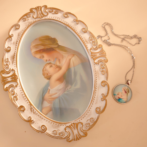 聖母マリア様 美しいガラスのネックレス&フレーム ２点セット(シルバーカラーネックレス) 3枚目の画像