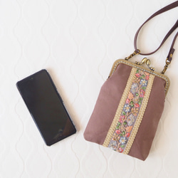 インド刺繍のがま口スマホショルダー/スマホポシェット/サコッシュ/ショルダーバッグ/がま口バッグ/敬老の日/小物入れ/ポ 2枚目の画像