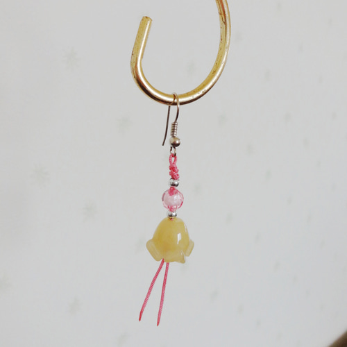 おもちママ♡です。ビジュー.ハンドメイド♡イヤリング♡ ハンドメイド お花 ♡ ビジュー ピアス ♡ - メルカリ
