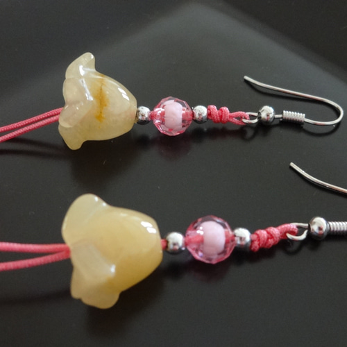 おもちママ♡です。ビジュー.ハンドメイド♡イヤリング♡ ハンドメイド お花 ♡ ビジュー ピアス ♡ - メルカリ
