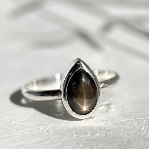 しずく型ブラックスターサファイアリング6条 8.5号 シルバー950