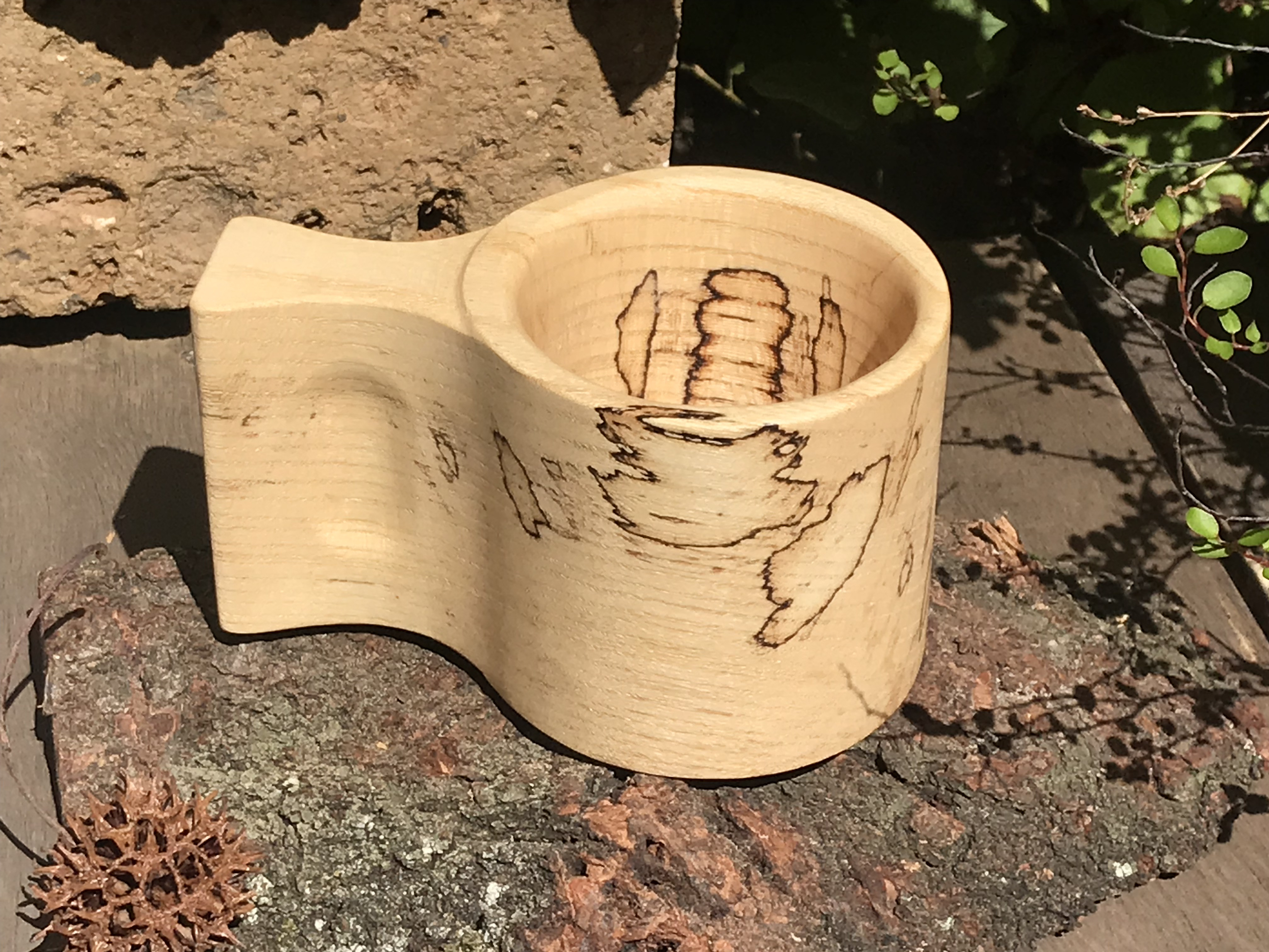 オシャレなデザインのエノキの木製カップ、ククサカップをお部屋に、癒しの時間を。