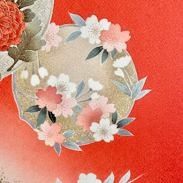 ※95×27センチ　大きな着物のファブリックパネル　春の朱色に輝く花々（2枚セット)   着物リメイク　正月飾り　壁飾り 12枚目の画像
