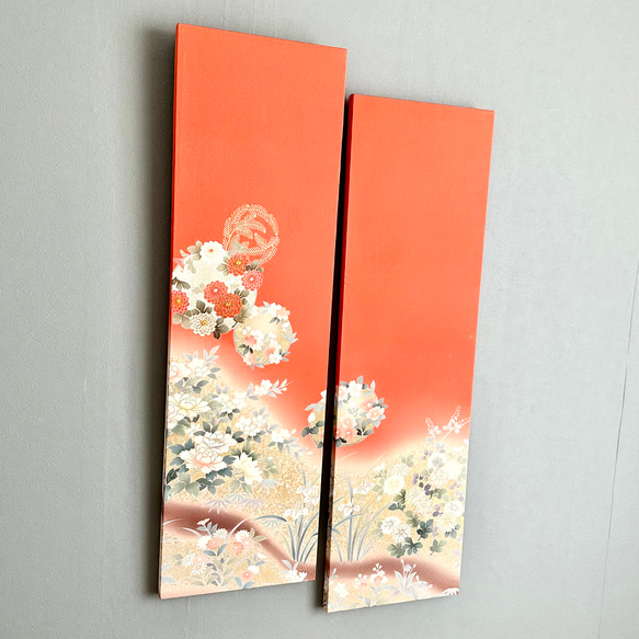 ※95×27センチ　大きな着物のファブリックパネル　春の朱色に輝く花々（2枚セット)   着物リメイク　正月飾り　壁飾り 2枚目の画像