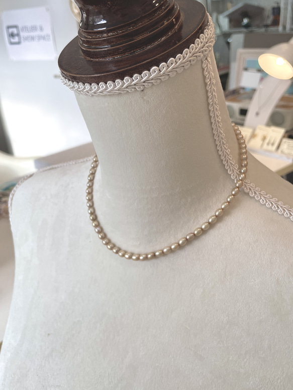 本真珠シャンパンゴールド淡水パールネックレス ライス型 標準40cm(金具込み42cm) 8枚目の画像